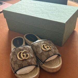 Gucci Women's GG Matelassé Espadrille Slide Sandals Size 36.5
